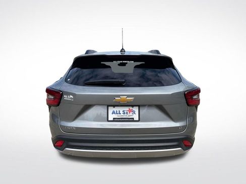 Used 2025 Chevrolet Trax LT w/ LT Convenience Package FWD image 9