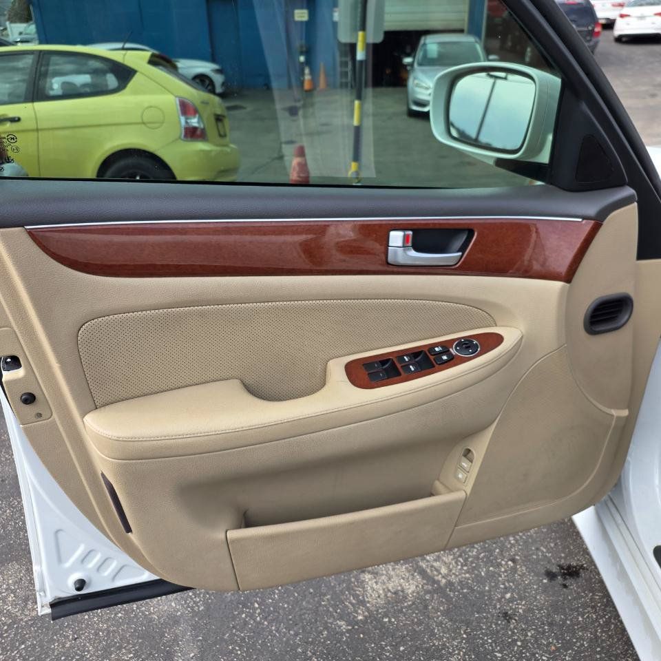 Used 2013 Hyundai Genesis 3.8 RWD image 27