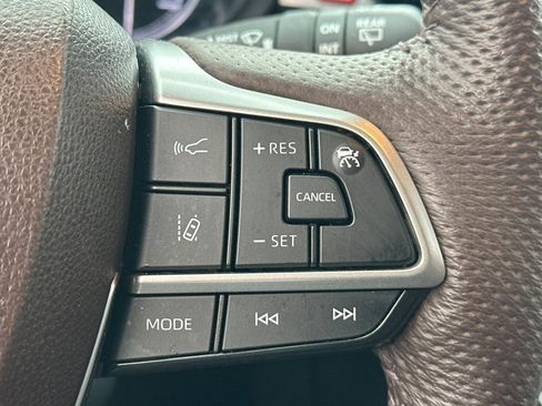 Used 2023 Toyota Sienna Platinum image 38