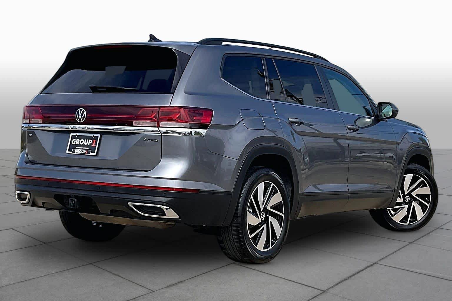 Used 2025 Volkswagen Atlas SE AWD/4WD image 12