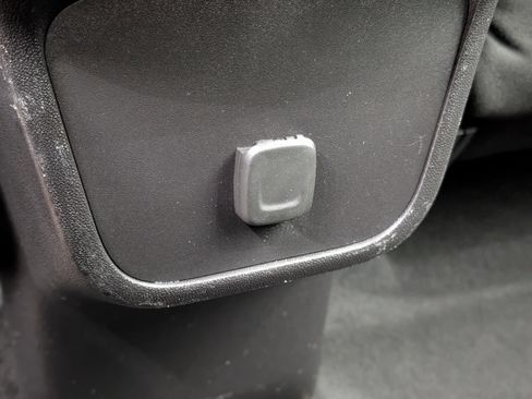 Used 2018 Chevrolet Equinox LT image 35