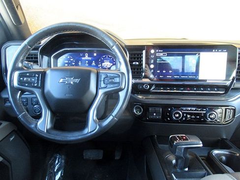 Used 2022 Chevrolet Silverado 1500 ZR2 w/ Technology Package image 15