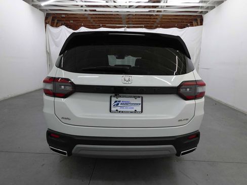 Used 2025 Honda Pilot Elite image 6