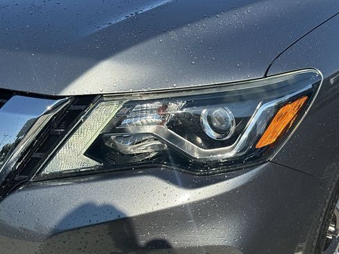 Used 2020 Nissan Pathfinder S FWD image 11