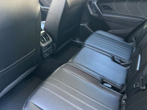 Used 2022 Volkswagen Tiguan SE image 9