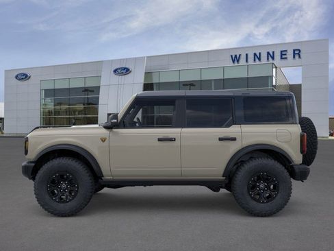 New 2025 Ford Bronco Badlands image 3