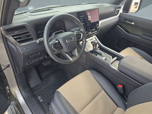 Used 2025 Lexus GX 550 image 22
