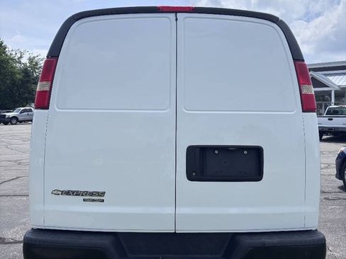Used 2013 Chevrolet Express 1500 RWD image 9