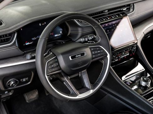 Used 2023 Jeep Grand Cherokee L Limited image 4