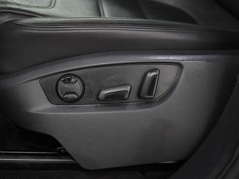 Used 2012 Volkswagen Touareg Executive image 29