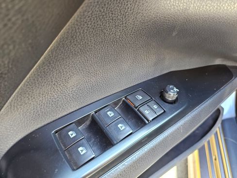 Used 2020 Toyota Camry SE w/ Carpet Mat Package FWD image 17