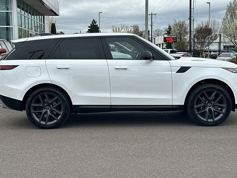 Used 2024 Land Rover Range Rover Sport SE image 3