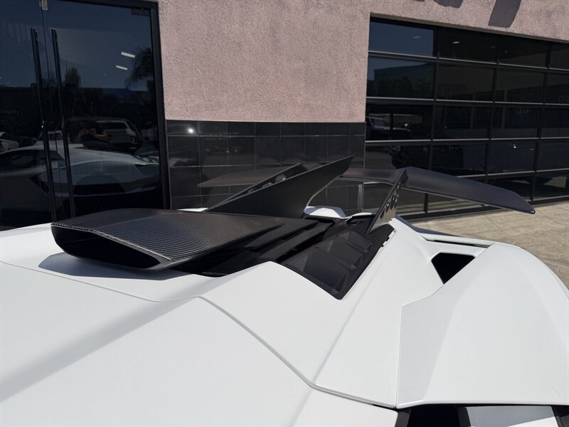 Used 2026 Lamborghini Revuelto AWD/4WD image 10
