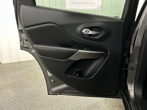 Used 2019 Jeep Cherokee Limited AWD/4WD image 29