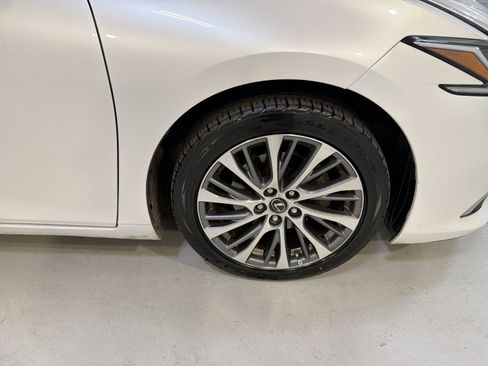 Used 2020 Lexus ES 300h w/ Premium Package image 30