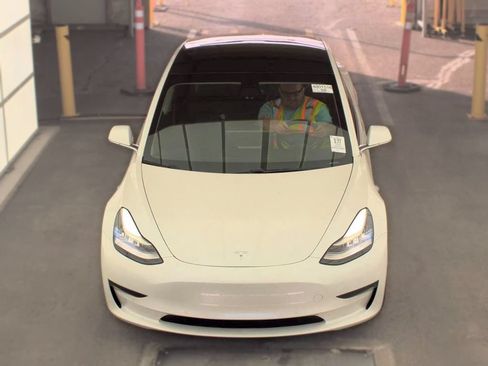 Used 2020 Tesla Model 3 Standard Range Plus RWD image 2