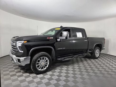Used 2025 Chevrolet Silverado 2500 LTZ w/ LTZ Plus Package AWD/4WD image 9