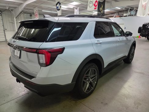 Used 2026 Ford Explorer ST-Line w/ ST-Line Street Pack AWD/4WD image 8