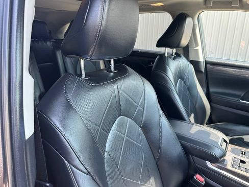 Used 2024 Toyota Highlander Platinum AWD/4WD image 37