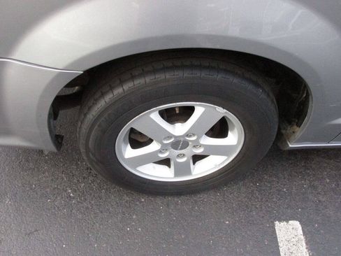 Used 2013 Dodge Grand Caravan SXT FWD image 38