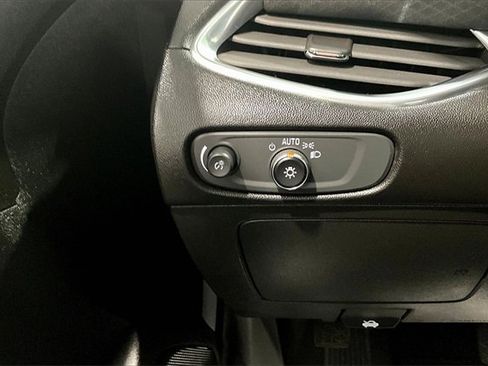 Used 2020 Chevrolet Malibu LT image 16