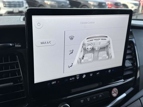 Used 2023 Ford Transit 350 XLT image 27