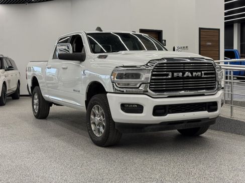 Used 2024 RAM 2500 Laramie AWD/4WD image 2