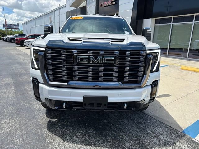 Used 2024 GMC Sierra 2500 Denali Ultimate w/ Max Trailering Package AWD/4WD image 2