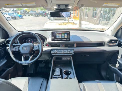 Used 2023 Honda Pilot Touring image 13