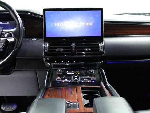 Used 2023 Lincoln Navigator L 2WD image 19
