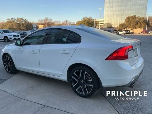 Used 2017 Volvo S60 T5 Dynamic image 4