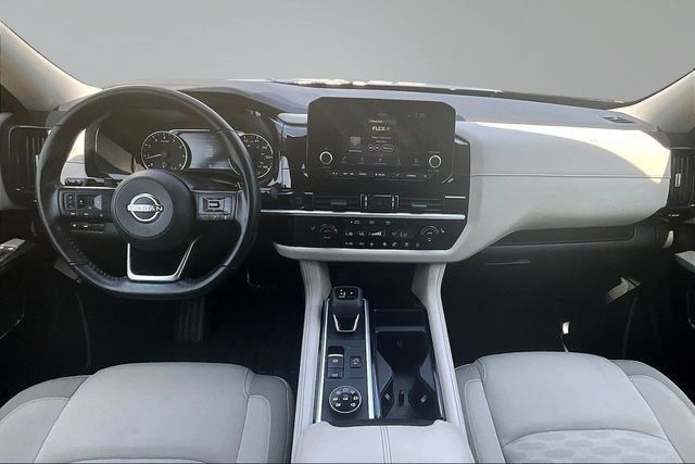 Used 2025 Nissan Pathfinder SV AWD/4WD image 7