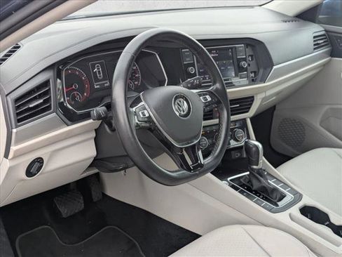Used 2019 Volkswagen Jetta SE w/ Cold Weather Package image 9