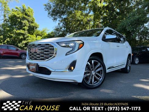 Used 2020 GMC Terrain Denali w/ Denali Premium Package FWD image 2