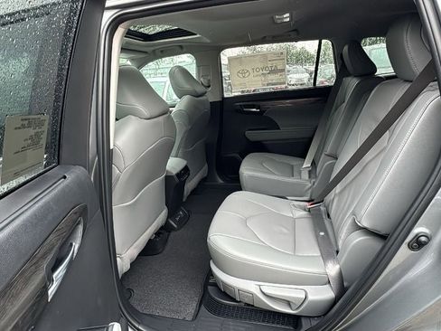 New 2026 Toyota Highlander Limited AWD/4WD image 21