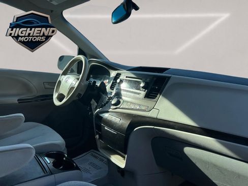 Used 2013 Toyota Sienna LE image 24
