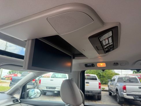 Used 2014 Honda Odyssey Touring Elite image 16