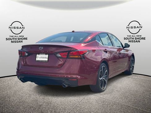 Used 2025 Nissan Altima 2.5 SR w/ SR Premium Package FWD image 5