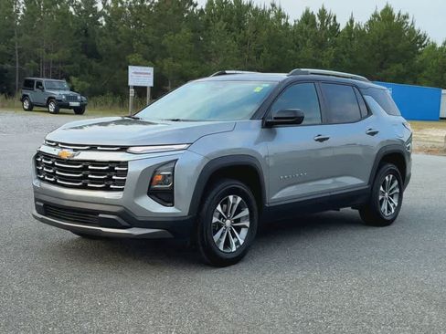 Used 2026 Chevrolet Equinox LT w/ Convenience Package II FWD image 4