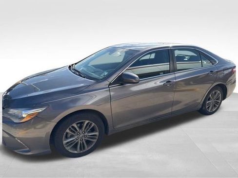 Used 2017 Toyota Camry SE image 42