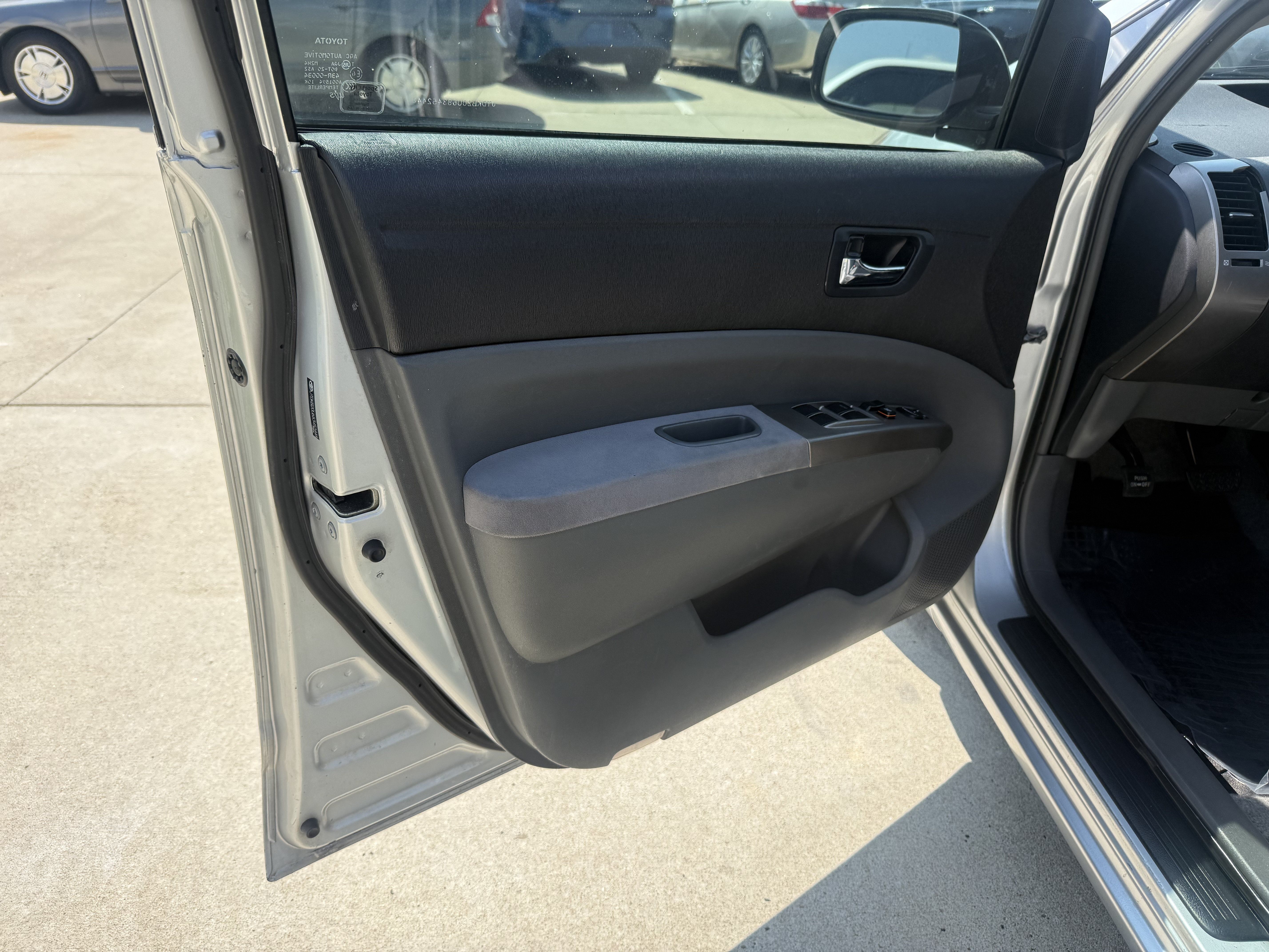 Used 2008 Toyota Prius w/ Pkg 2 FWD image 17
