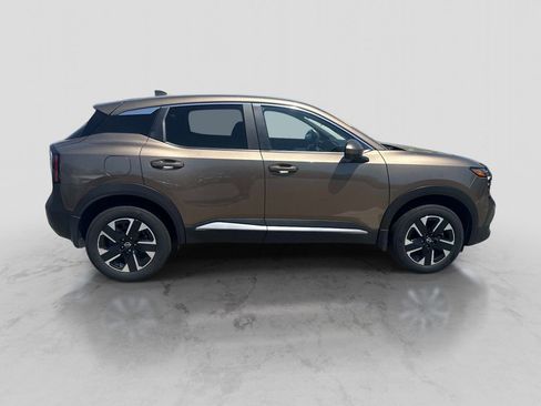 Used 2025 Nissan Kicks SV AWD/4WD image 9