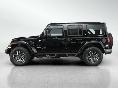 Used 2024 Jeep Wrangler Sahara image 2