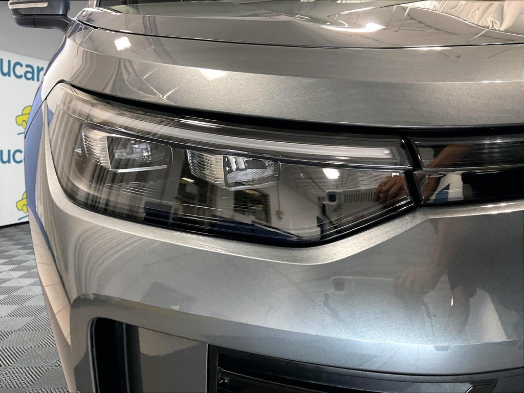 Used 2025 Volkswagen Tiguan SE AWD/4WD image 33