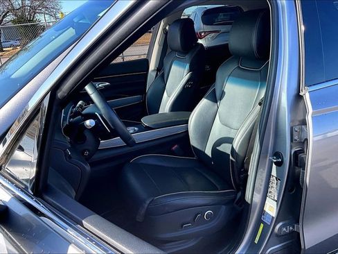 Used 2023 Genesis GV70 2.5T w/ Advanced Package image 37