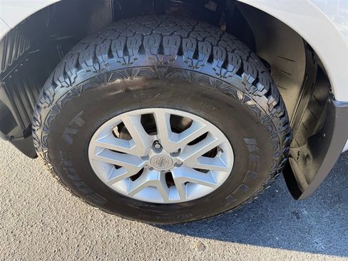 Used 2018 Nissan Frontier SV image 8