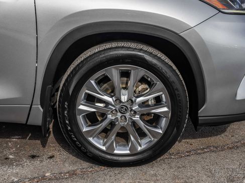 Used 2021 Toyota Highlander Limited image 7