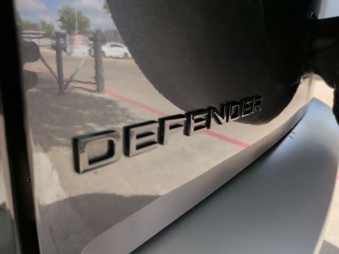 Used 2024 Land Rover Defender 110 S image 41