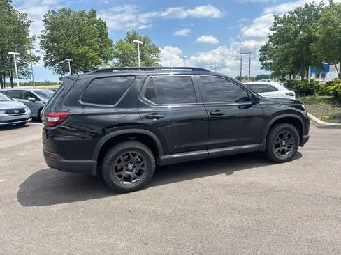 Used 2025 Honda Pilot TrailSport image 9