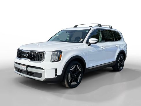 Used 2024 Kia Telluride EX w/ EX Captain's Chair Package image 1